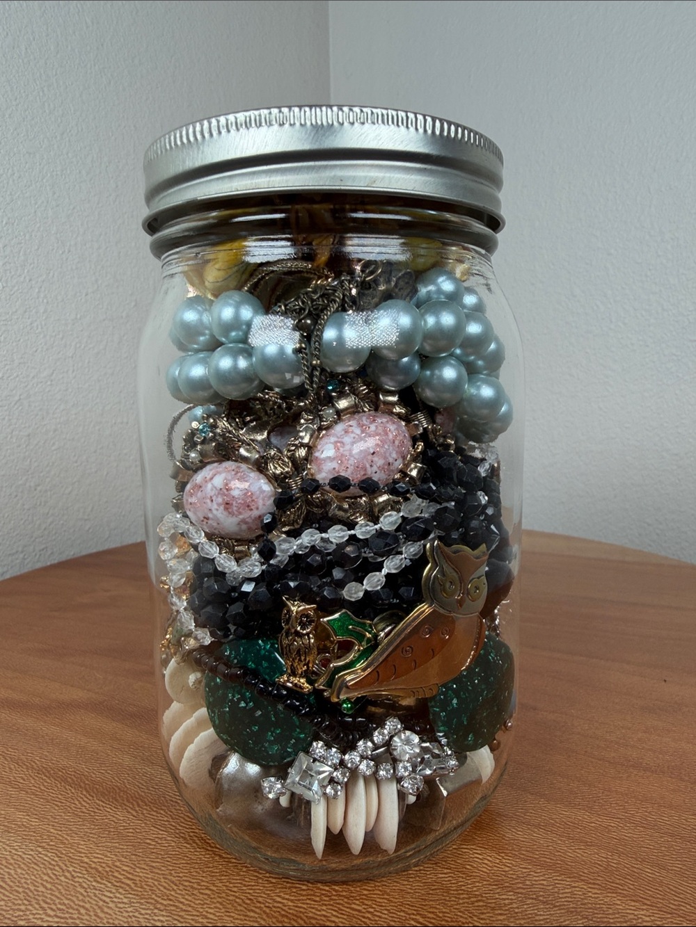 Miscellaneous VTG Costume Jewelry Jar Brooches Earrings Necklaces Rings - Picture 5 of 9